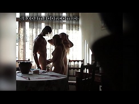 ❤️ Els amics sexuals conviden un home gegant i un trio amb ell ❤️❌ Vídeo porno a nosaltres ❌️❤