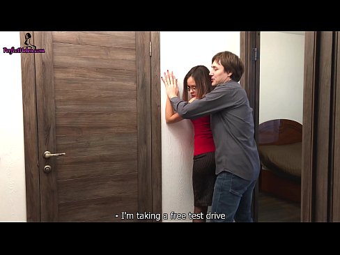 ❤️ Agent de béns arrels sexy li fa una pata de cony i es folla mentre ven el seu apartament - Krempai ❤️❌ Vídeo porno a nosaltres ❌️❤